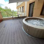 Coroni Cu Jacuzzi Pe Terasa Apartment