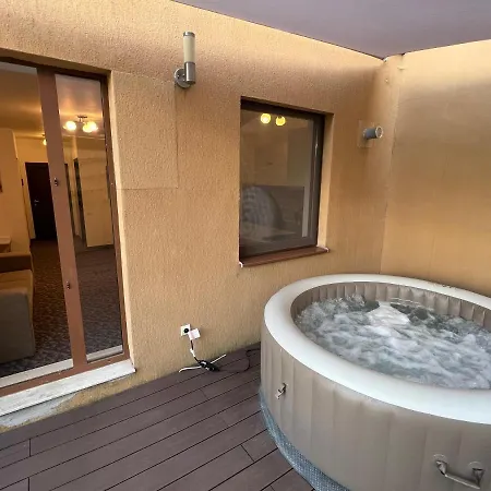 Coroni Cu Jacuzzi Pe Terasa Apartment *