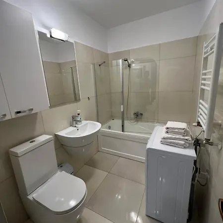 Coroni Cu Jacuzzi Pe Terasa Apartment