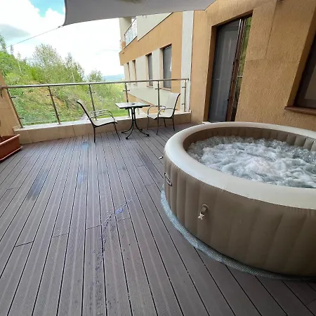 Coroni Cu Jacuzzi Pe Terasa Apartment