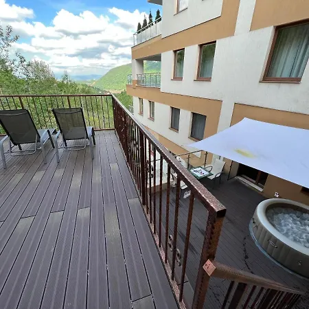 Coroni Cu Jacuzzi Pe Terasa Apartment *