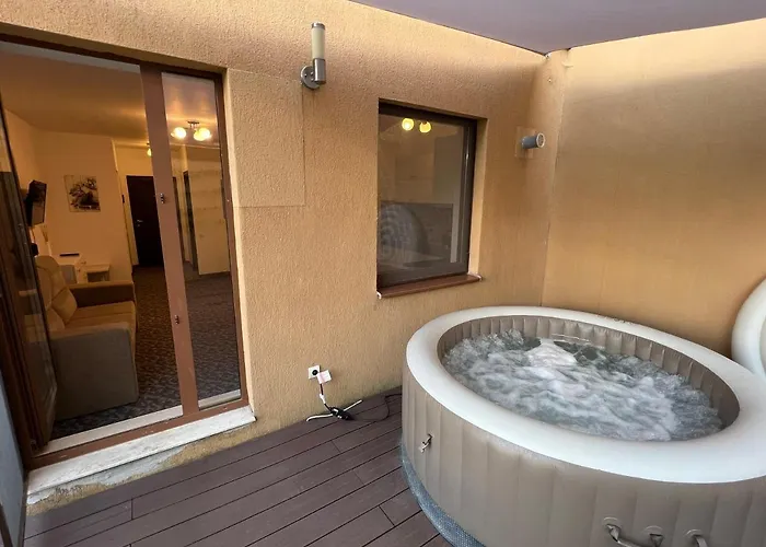 Coroni Cu Jacuzzi Pe Terasa Apartment *